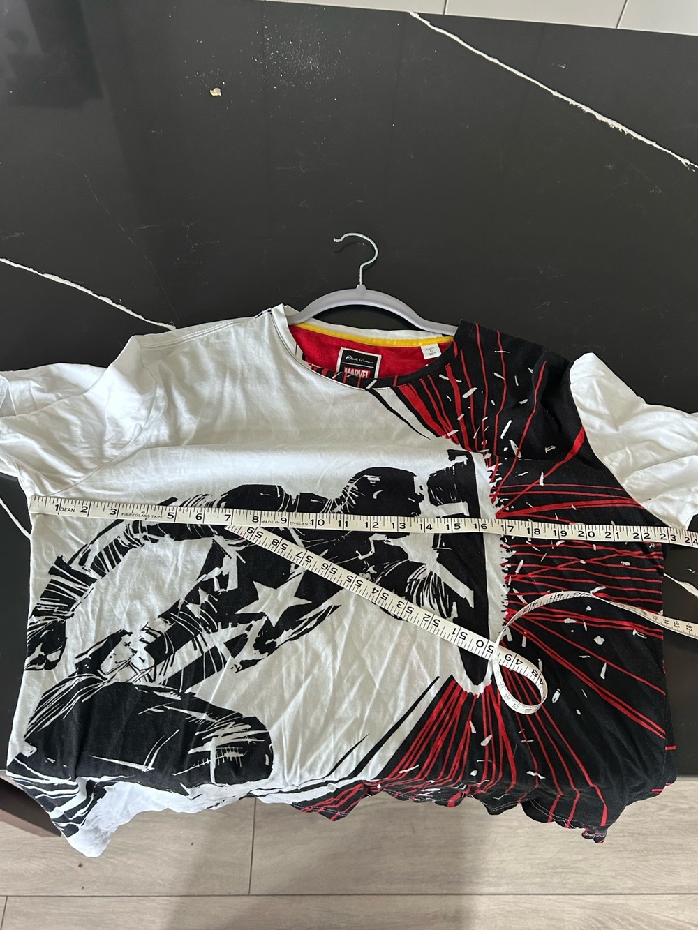 Robert Graham Marvel Captain In Charge Graphic T-Shirt Short Sleeve Collectible - Picture 7 of 7